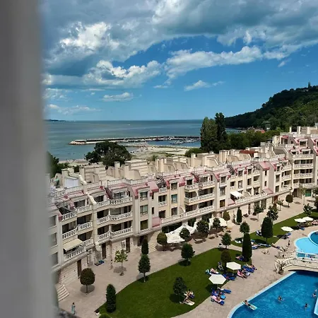 видовые 2-комнатное в комплексе Varna South Bay Апартаменти *
